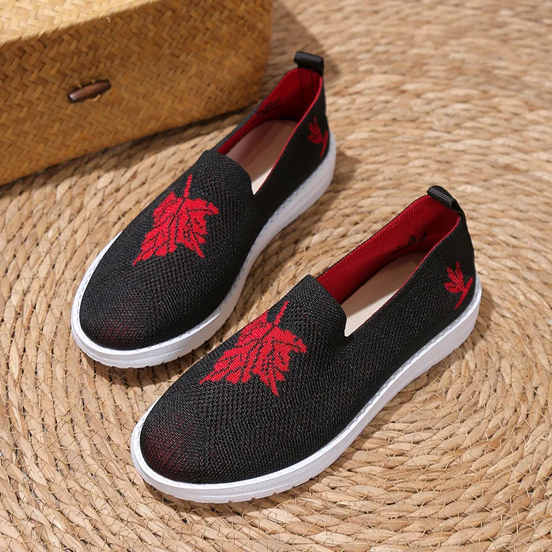 Sapatos de sola macia antiderrapante de malha mosca para mulheres, tênis casuais estilo slip-on, respirável, moda, estoque