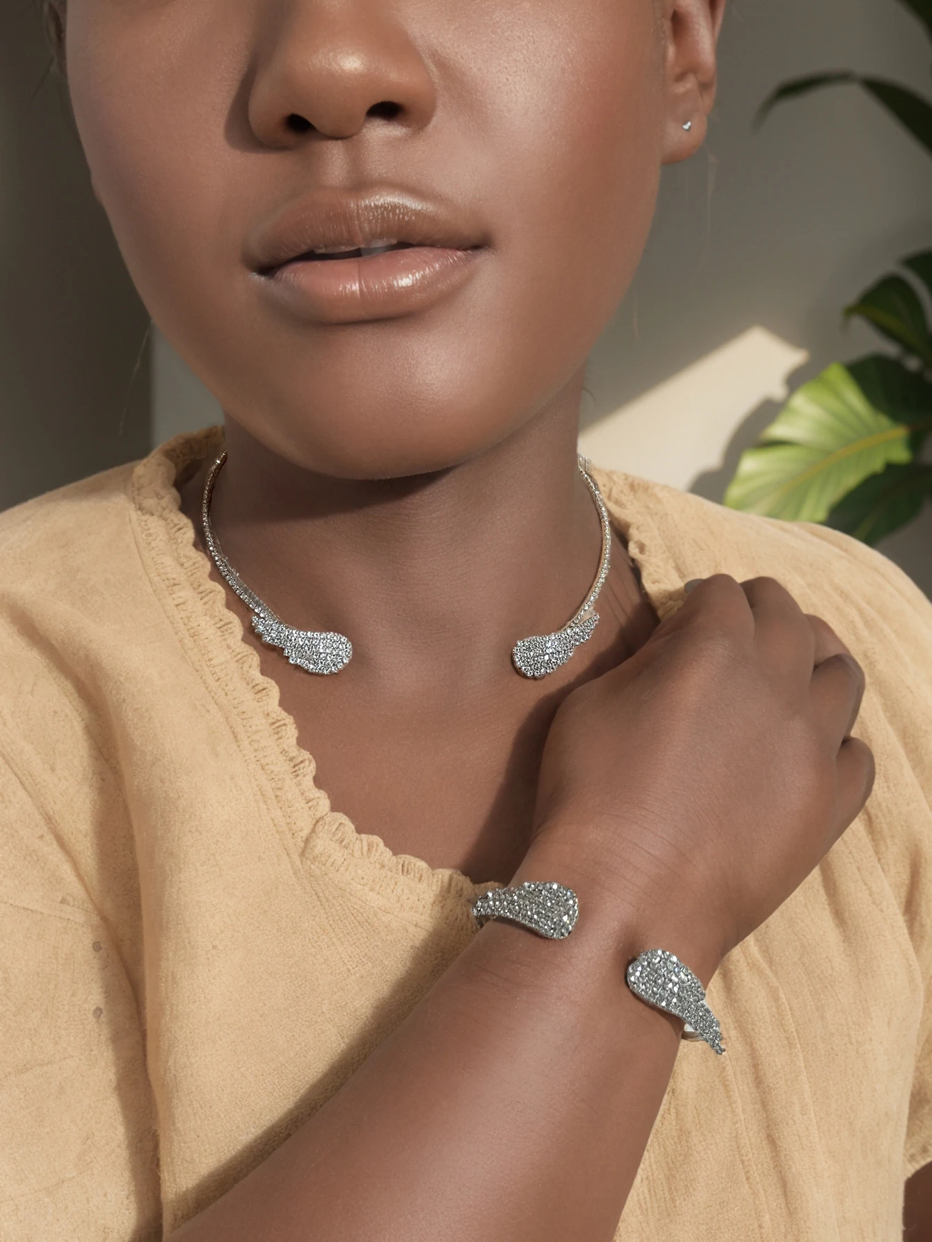 

1Set of Angel Wings Collar Bracelet Set All Diamond Sparkling Women's Jewelry Set Banquet Party Wedding Accessories