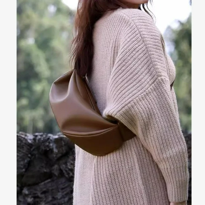 

Crossbody Bag with Wide Shoulder Straps Casual Ultra Light Women's 2025 New Versatile Niche Soft Leather Hobos Bags