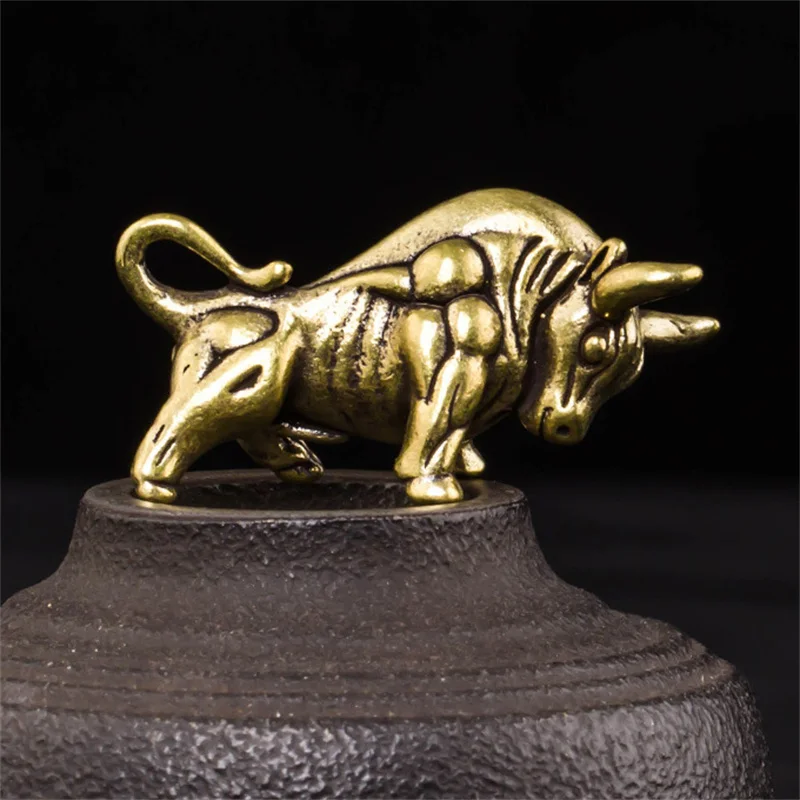 1PC Mini Retro Brass Wall Street Bull Statue Sculpture Hand Toy Gift Keychain Ornament Home Office Desk Decorative Ornament