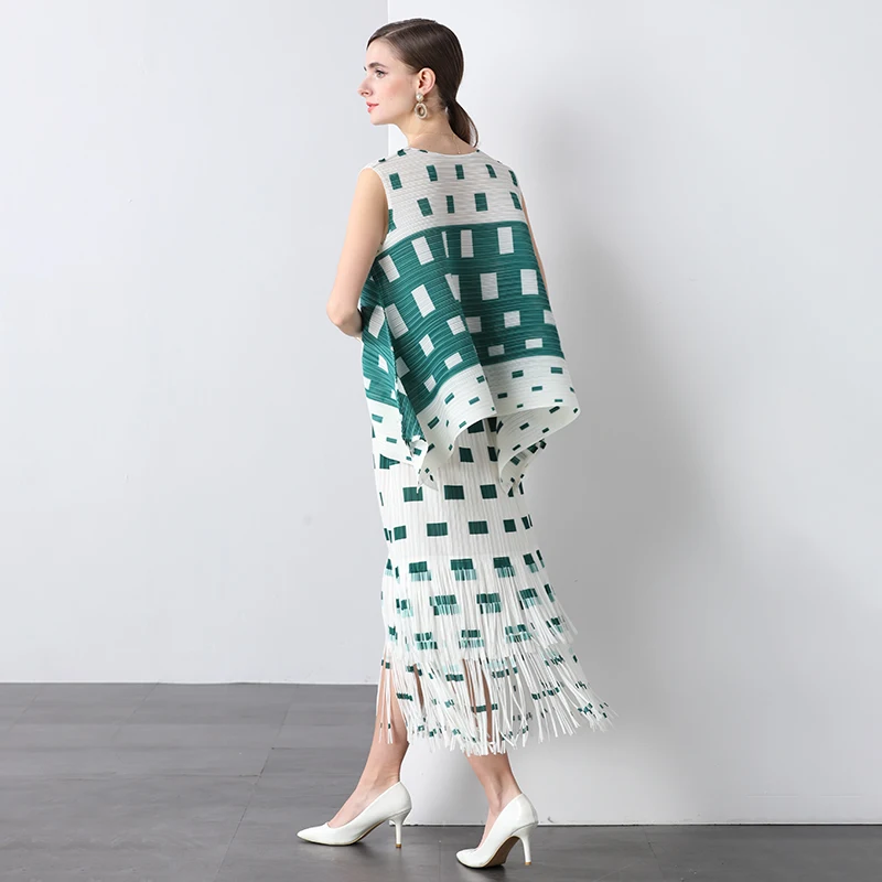 2025 Summer New Pleated Print Set with Loose Sleeveless T Shirt and Double Layer Fringe Skirt