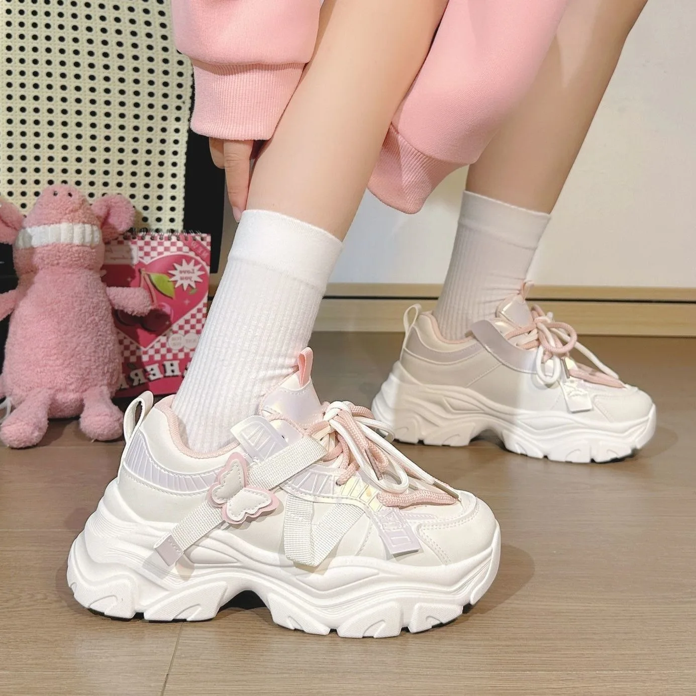 2026 Frühling Herbst Neue Damenmode Atmungsaktive Ultraleichte Dad-Sneaker im Butterfly-Stil mit dicker Sohle und erhöhtem Absatz – Detail 19