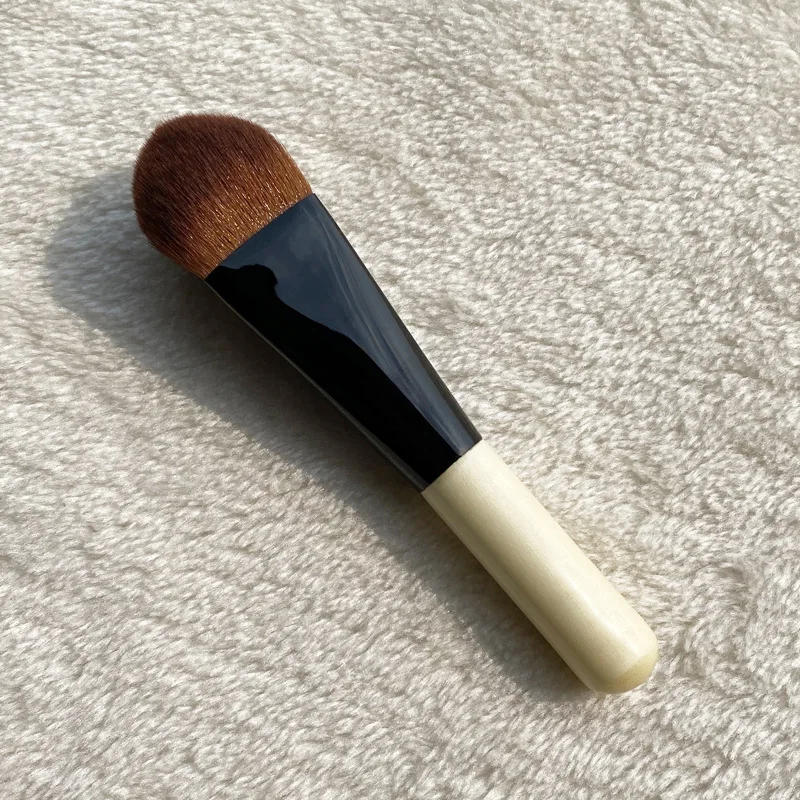 Triangle Foundation Makeup Brush Precise Buffing Liquid Foundation Cosmetic Brush Concealer Beauty Brush Make up Tools