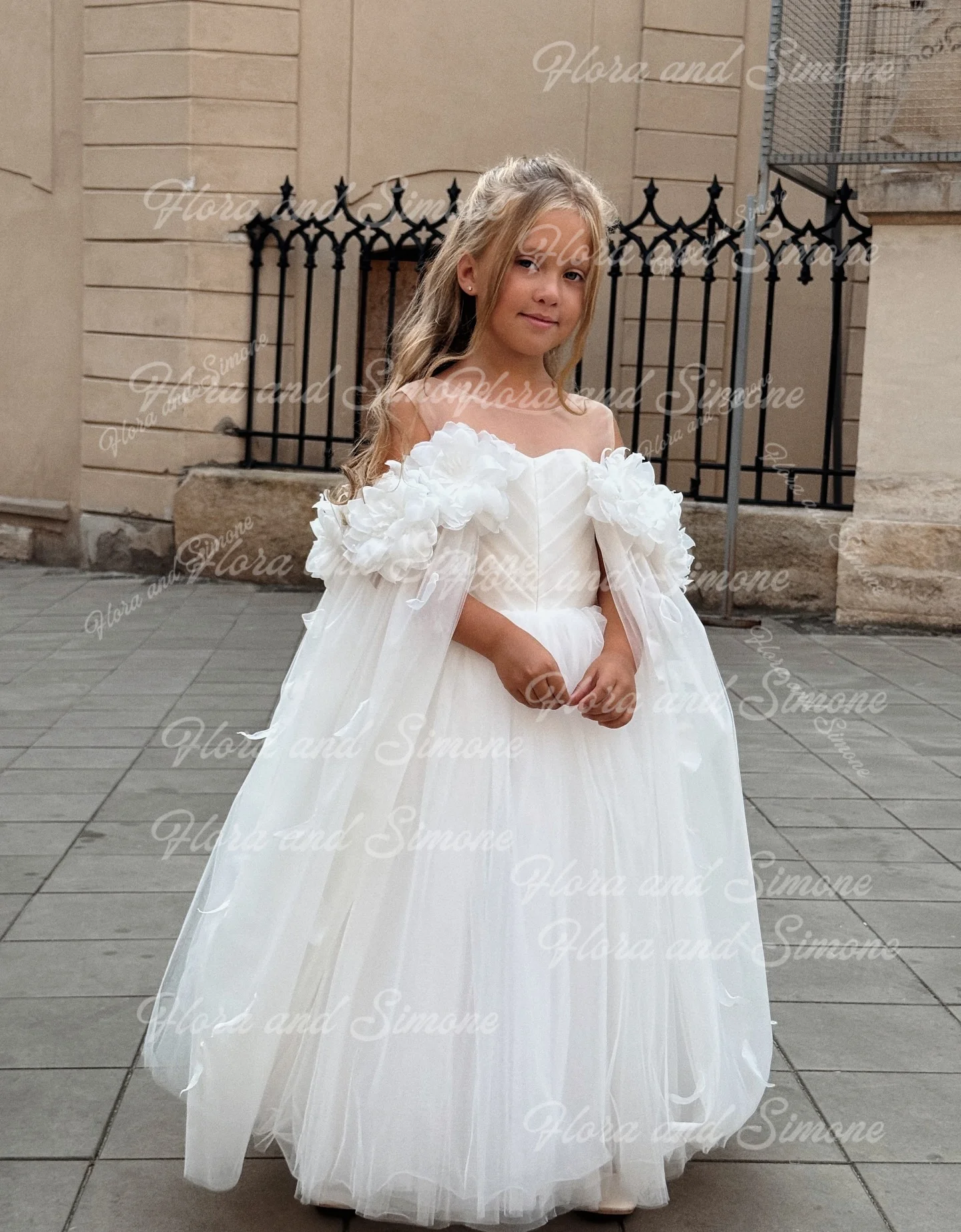 Vestido de niña de flores de gasa blanca con apliques de halte y hombros descubiertos personalizado para ceremonias de boda, recuerdos formales, sesiones fotográficas