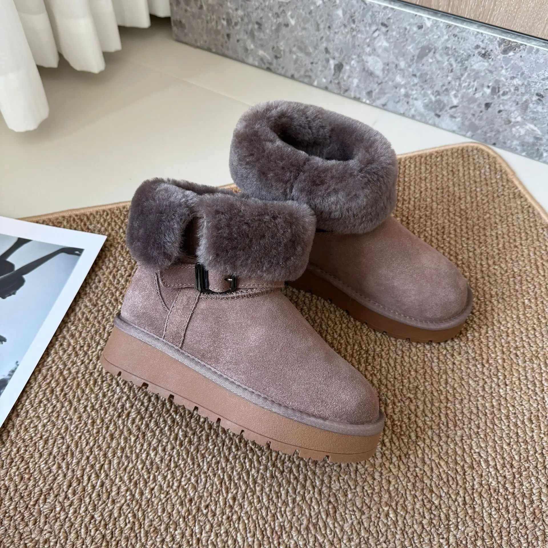 

2025 новые модные универсальные повседневные зимние бархатные короткие рыцарские зимние ботинки на платформе, женская термобелье, хлопковая обувь