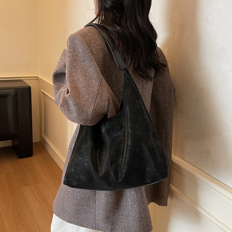 LEFTSIDE 2025 겨울 럭셔리 디자이너 PU 가죽 핸드백 및 지갑 여성용 호보백 트렌드 브랜드 솔리드 컬러 숄더백