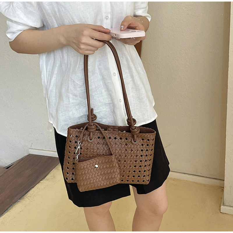 Taschenset, ausgehöhlte gewebte Schultertasche mit passender Geldbörse, lässige Damen-Sommerhandtasche mit Tragegriff, vielseitige weiche Tasche für den Arbeitsweg – Detail 13