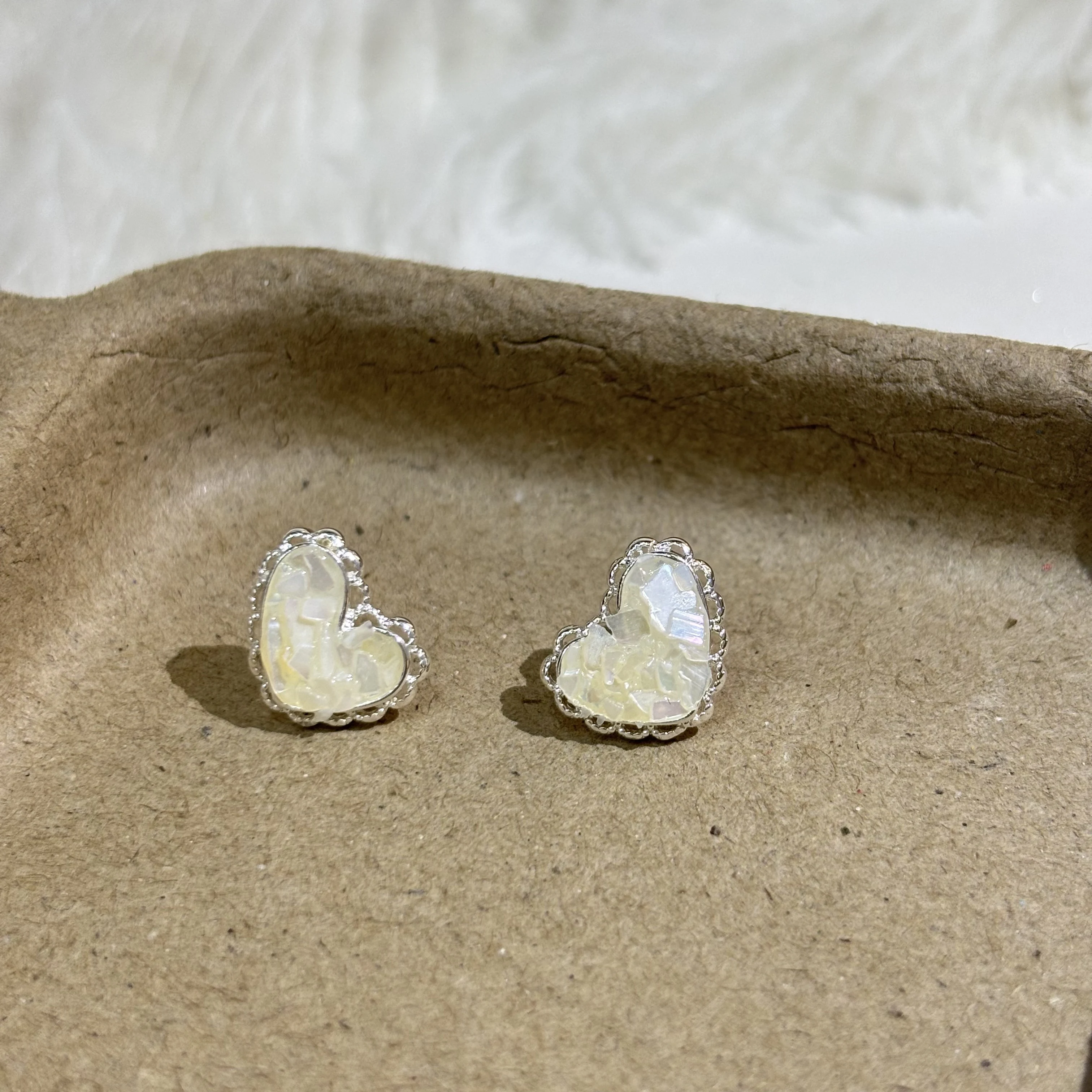 Wavy Lace Shell Heart Stud Earrings Iridescent Luster Delicate Soft Electroplated Daily Commute Fashion Ear Jewelry for Women