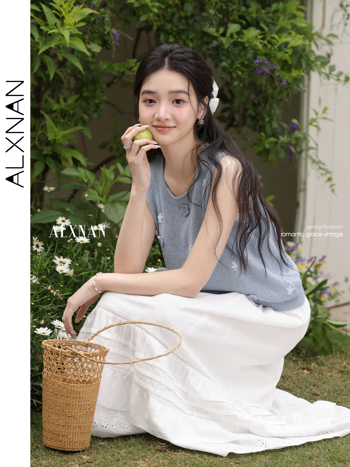 ALXNAN Blue Women's Knitted Tanks French Elegant Round Neck Sleeveless Camis 2025 Summer Casual Flower Design Sweet Tops L55002