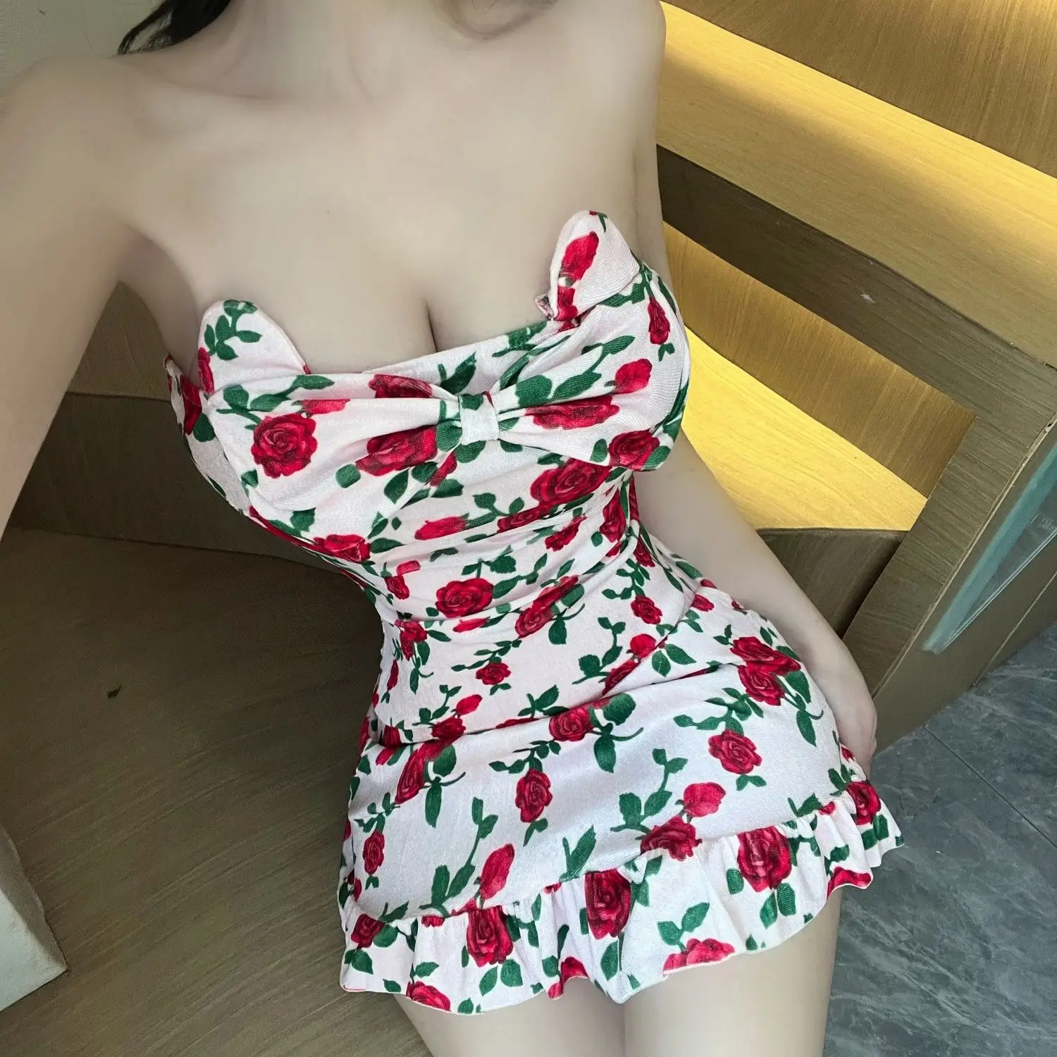 Nieuwe stijl slanke roos bedrukte heuprok voor dames Pure en stijlvolle slanke ruches splitsjurk