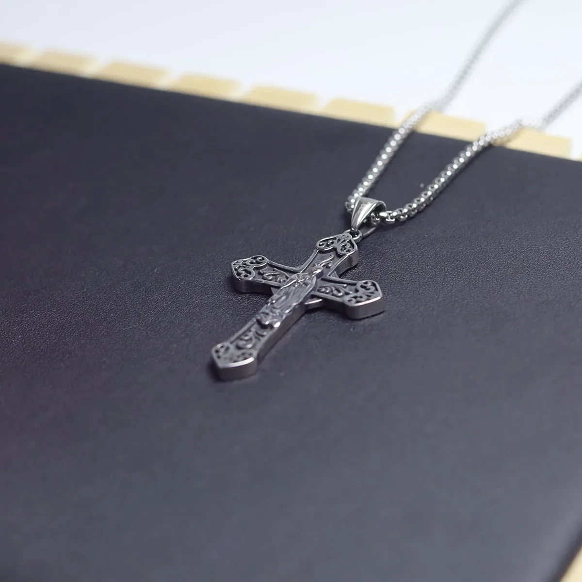 Y2K Punk Crystal Cross Pendant Necklace For Women Men Gothic Clavicle Chain Choker Necklaces Aesthetic Jewelry Bijoux Party Gift