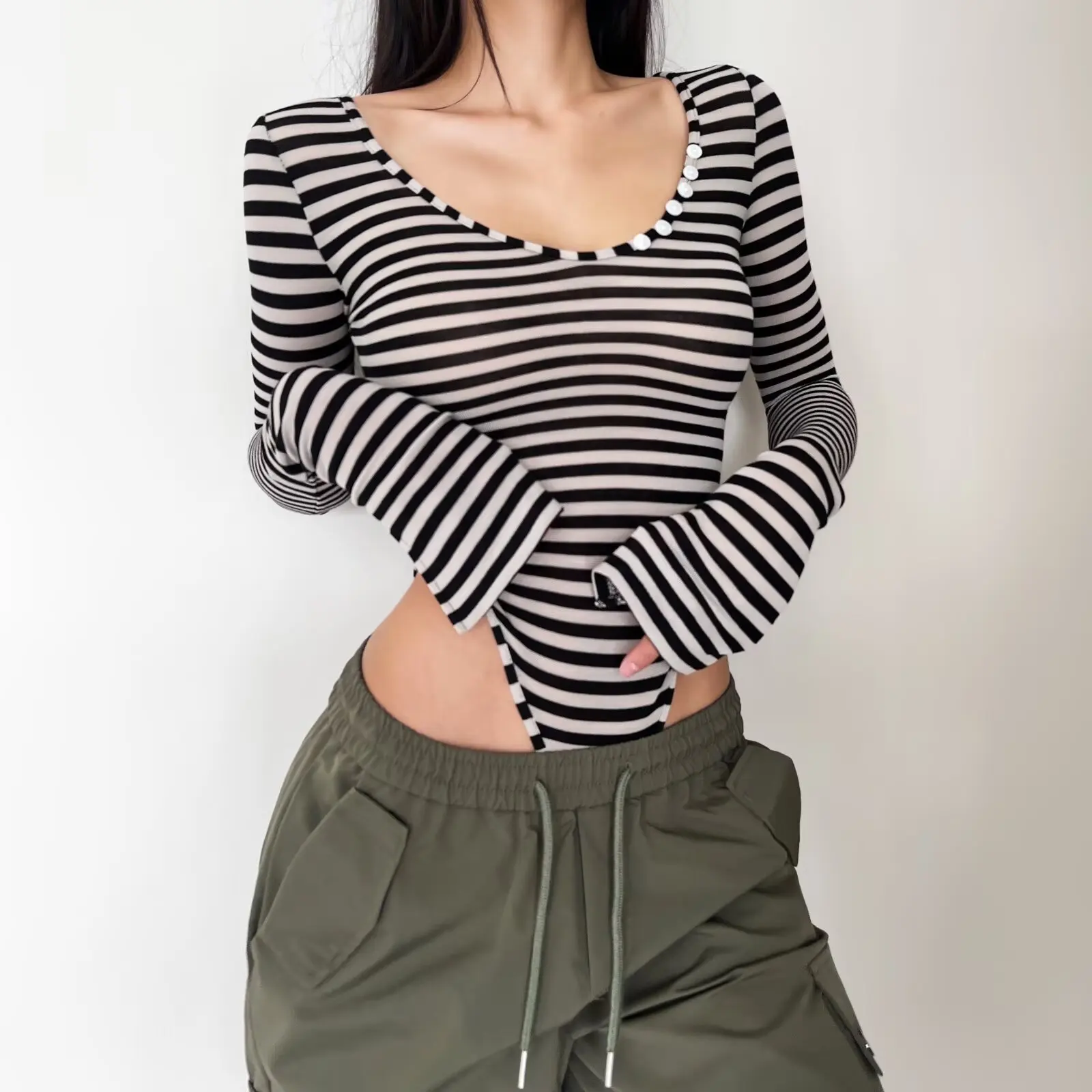 ชุดบอดี้สูทแฟชั่นผู้หญิงลายทาง Pure Desire ทรงเข้ารูปกระชับสัดส่วน แขนยาว เซ็กซี่ สำหรับผู้หญิง