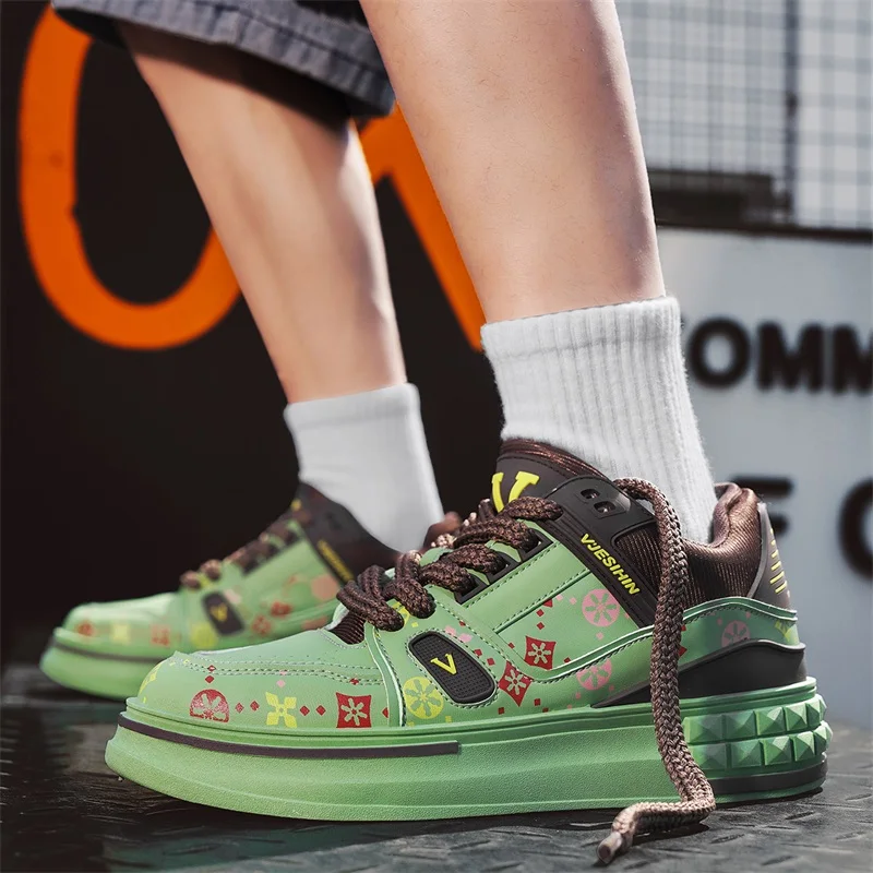 2025 ฤดูใบไม้ผลิใหม่รองเท้าผู้ชายแฟชั่นพิมพ์รองเท้าสบายๆหนาเพิ่มสบายกีฬารองเท้า