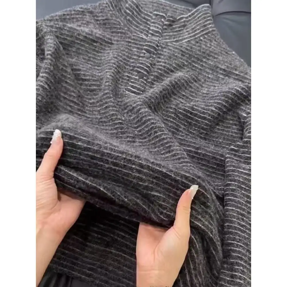 

Модный осенний свитер свободного кроя с высоким воротником, длинными рукавами и полосками, из полиэстера, вязаный, повседневный, для похудения