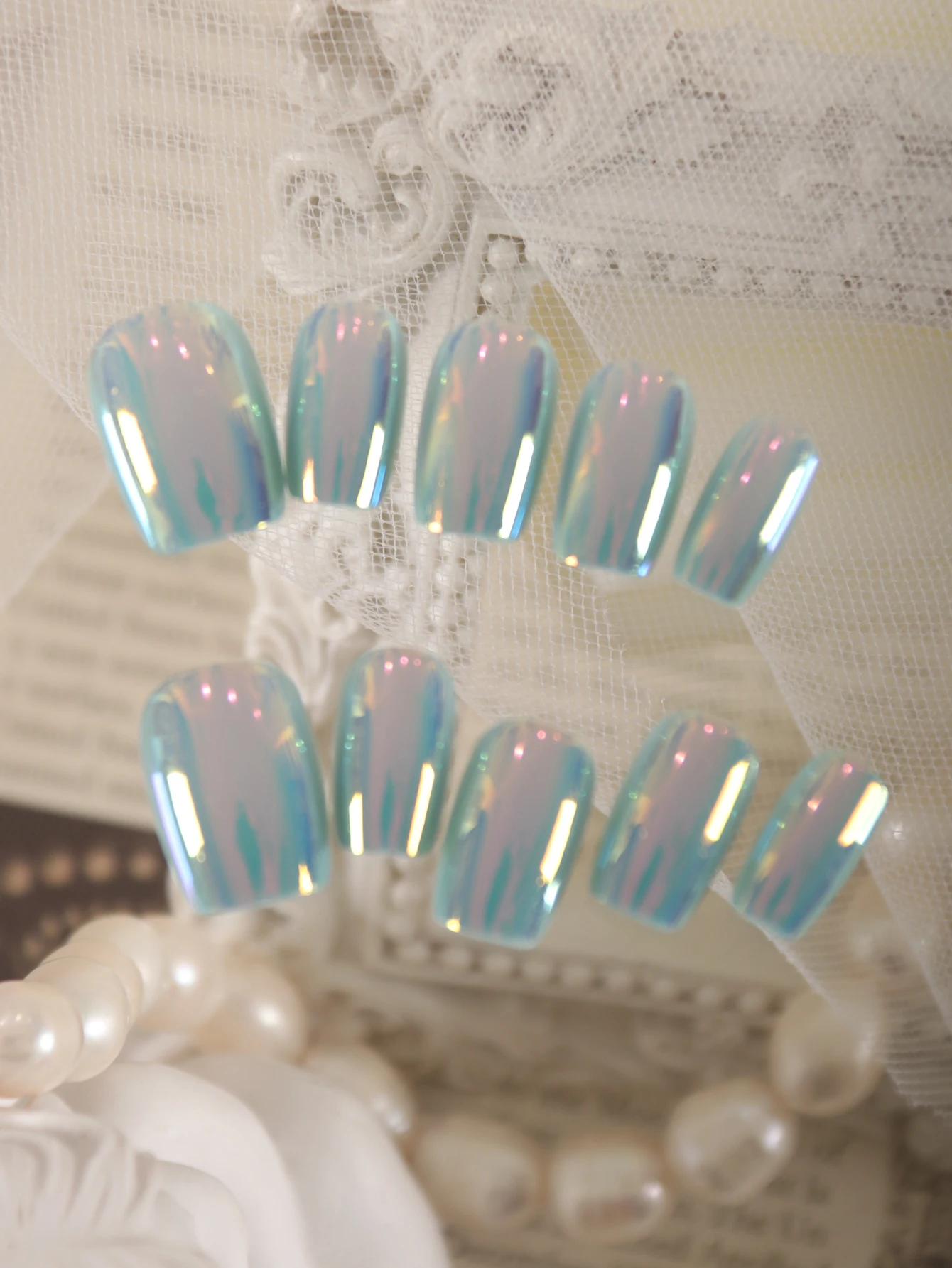 10 Stück Press on Nails Short Blue Laser Aurora Gradient Cat's Eye Fake Nails Enthält 1 Blatt Klebelaschen und 1 Stück Mini-Feile