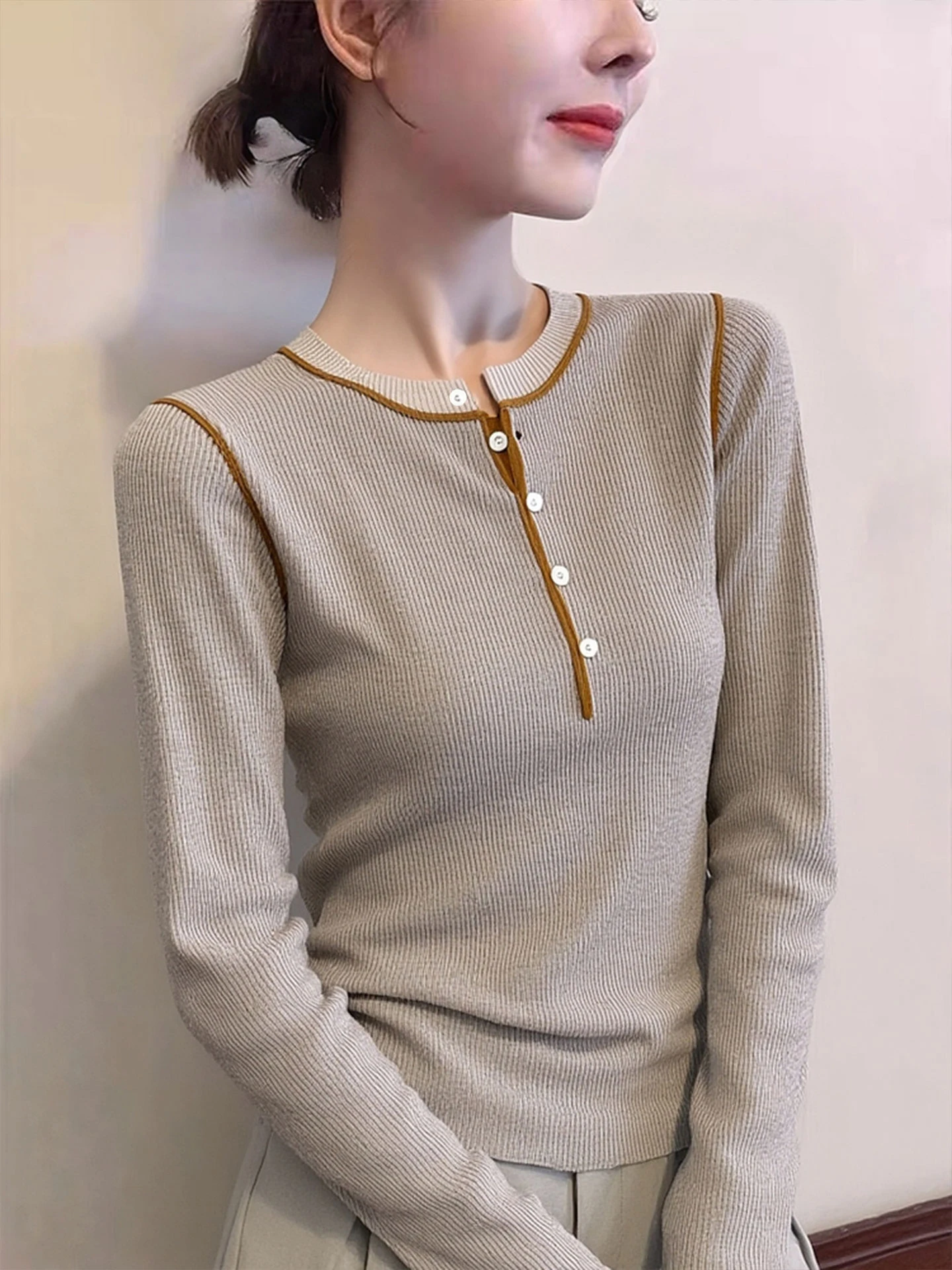 부드러운 카메라 롱 슬리브 라운드 넥 니트웨어 슬림핏 패셔너블 겨울 상의 부드럽고 다재다능한 출퇴근용 슬레 레귤러 핏