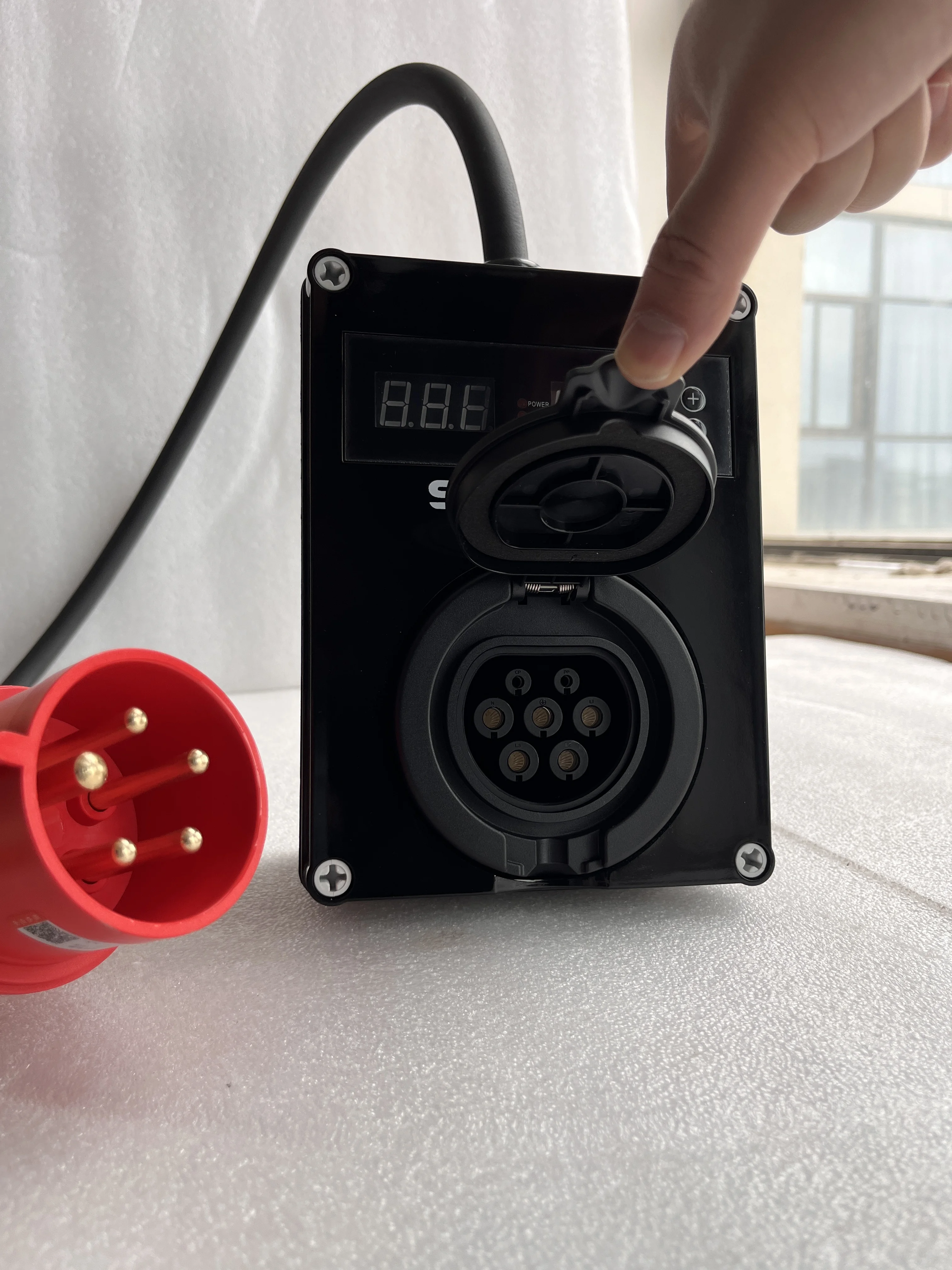 Factory Outlet Mini Wall-mounted AC Charger for Household Use 7KW  Wallbox TYPE2 Socket  Plug and Play Mode