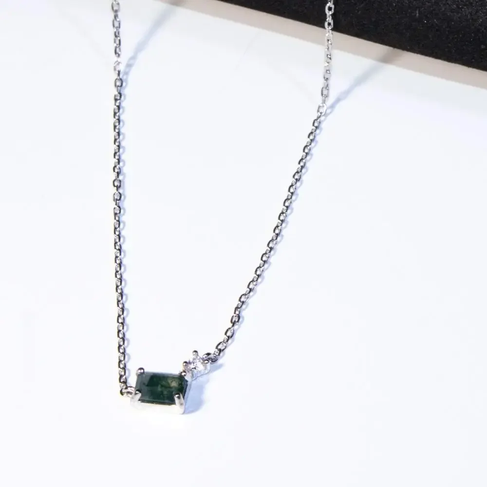 

Green Water Grass Necklaces for Women Prong Setting 4*6mm Rectangle Necklace Simple Fashion Jewelry Woman 2024