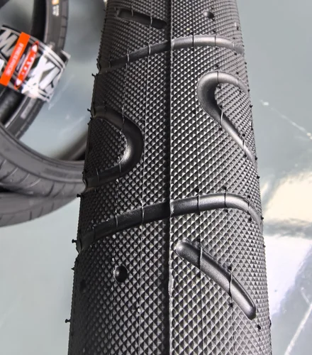 Imagen 2 del producto MAXXIS Hookworm 26 X 2,5 BMX neumático de bicicleta cubierta de cuentas para Street Park Vert Flatland tamaños 24 26 27,5 29