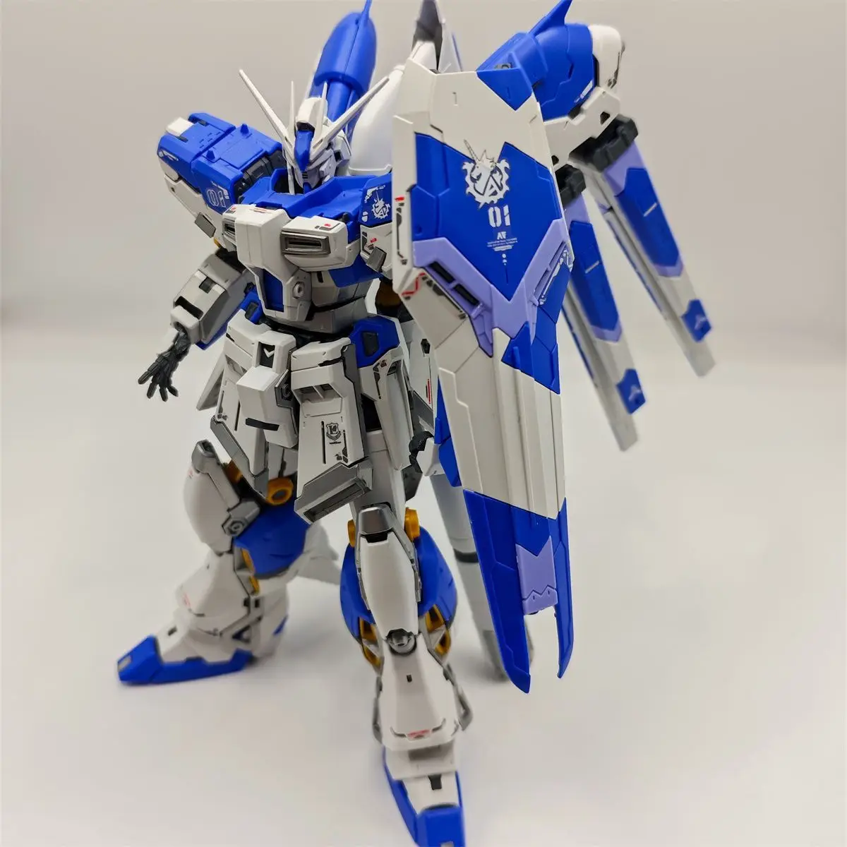 GL نموذج RG RX-93-v2 Hi-V 1/144 الجمعية أطقم منمذجة مقياس عمل الشكل البلاستيك روبوت لعبة مجسمة هدايا عيد الميلاد #2