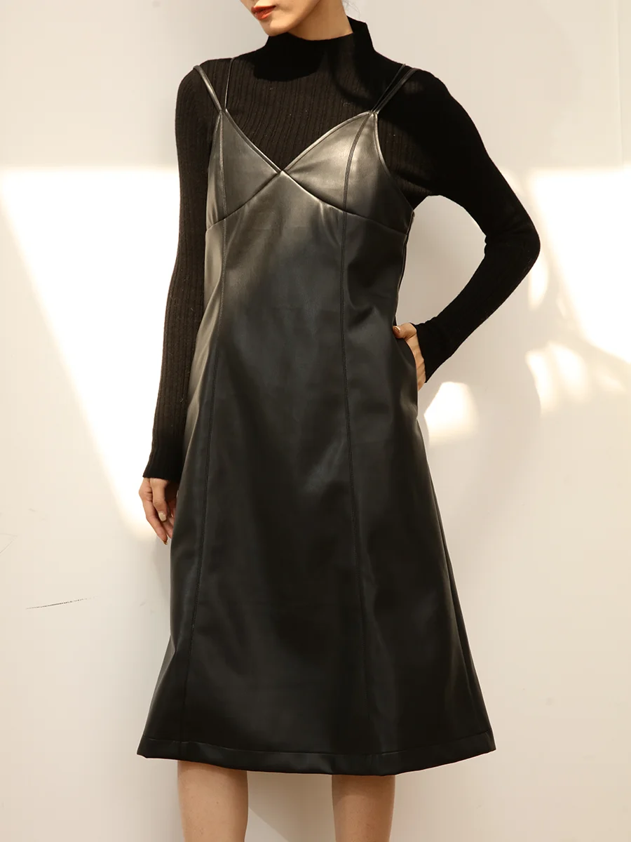 

Оригинальный дизайн, кожаное платье миди с V-образным вырезом из полиуретана, женская верхняя одежда, осень-зима, элегантность в стиле Гонконга, платье-комбинация на бретельках