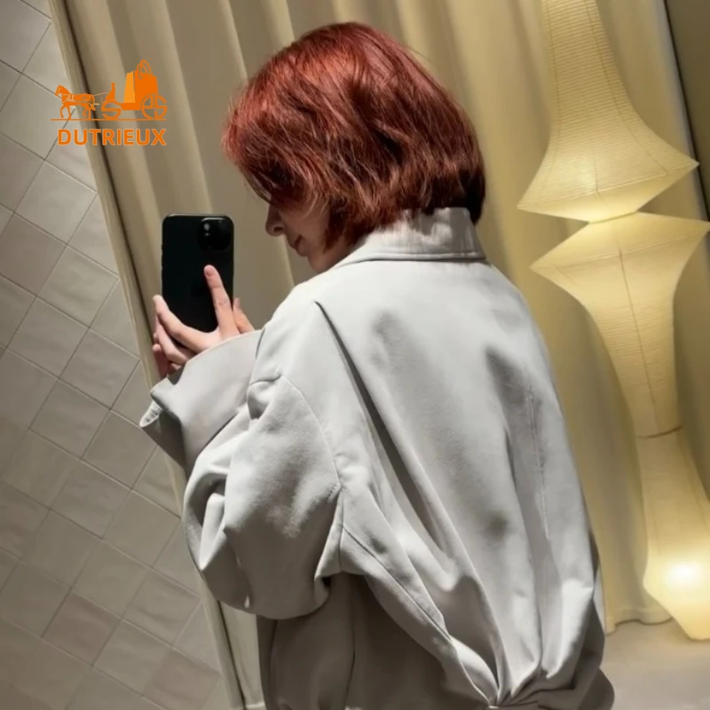 2025 Nuova moda invernale con risvolto sul retro con giacca in pelle drappeggiata raccolta a mano, giacca in pelle pesante da donna in pelle di agnello scamosciata al 100%