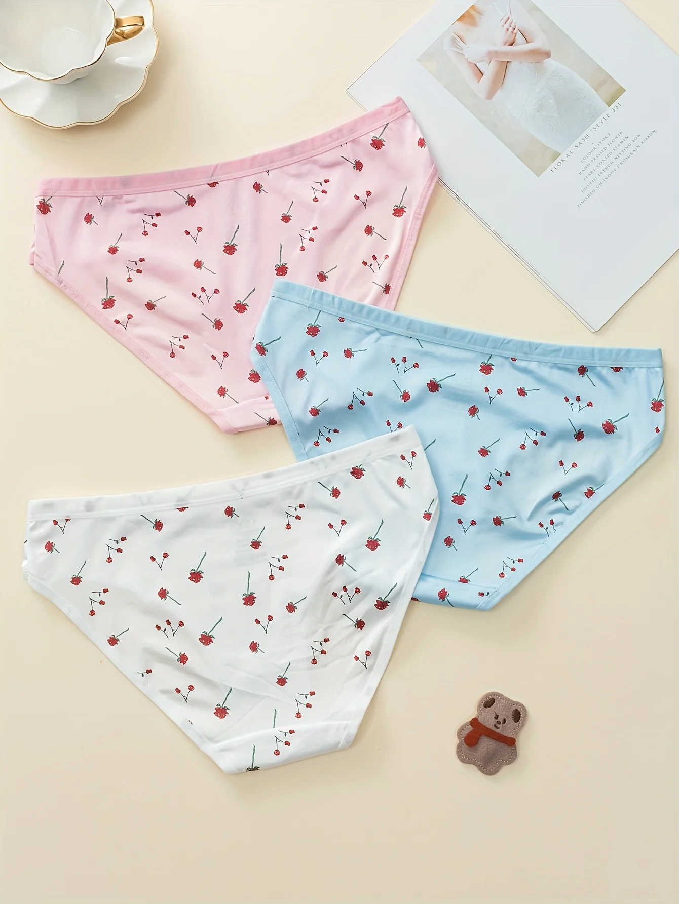 Três conjuntos de roupas íntimas femininas frescas e delicadas com estampa de rosas, roupas íntimas triangulares para meninas e meninas