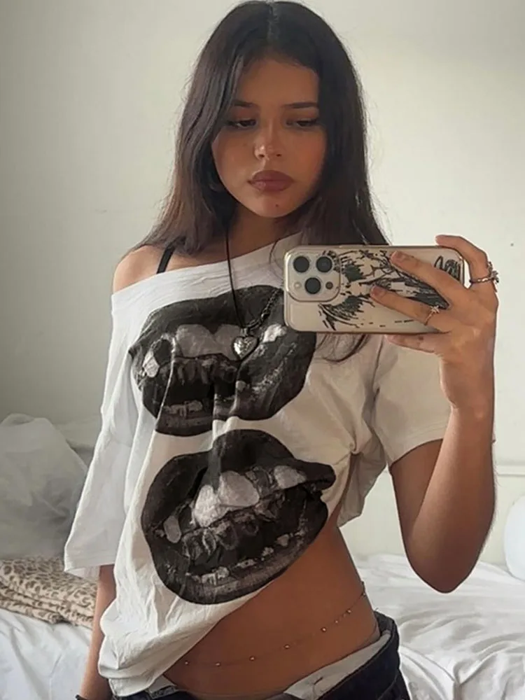 Subtle spicy girl off shoulder slanted top with black and white lip print, lazy and loose short sleeved T-shirt