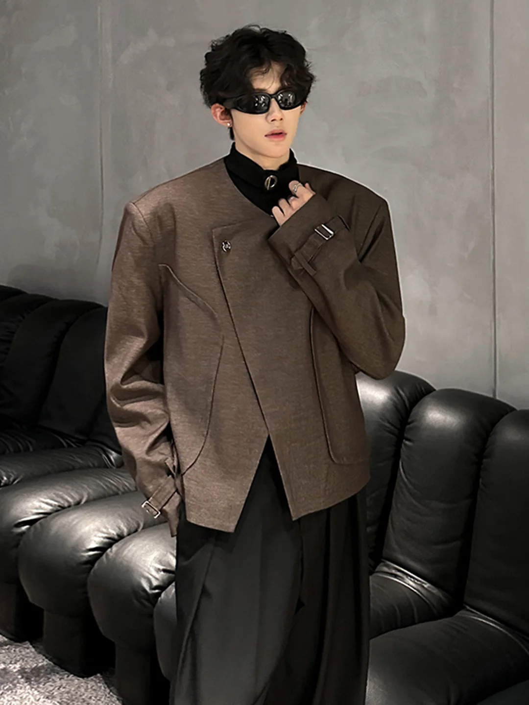 

Мужская утепленная куртка с подплечниками, осенний тренд, дизайнерская модель, легкий ветрозащитный костюм, повседневный свободный крой, молодежный стиль