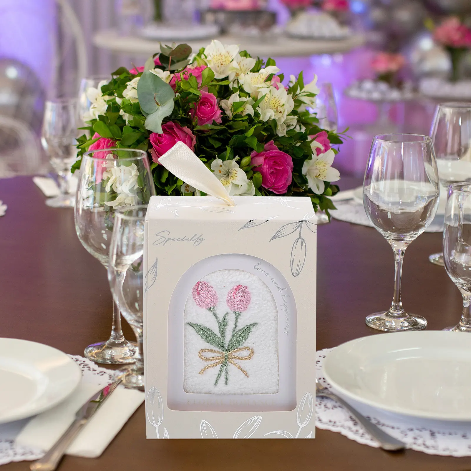 

Декоративное полотенце для рук с вышивкой тюльпанов, мягкое, впитывающее, быстросохнущее, элегантный свадебный подарок, для ванной и кухни, подвесное