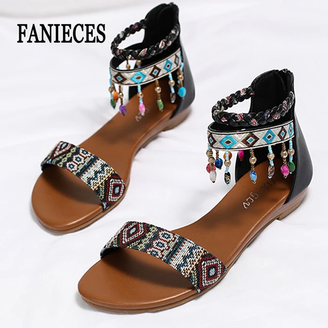 Sandalias romanas planas estilo bohemio con cuentas