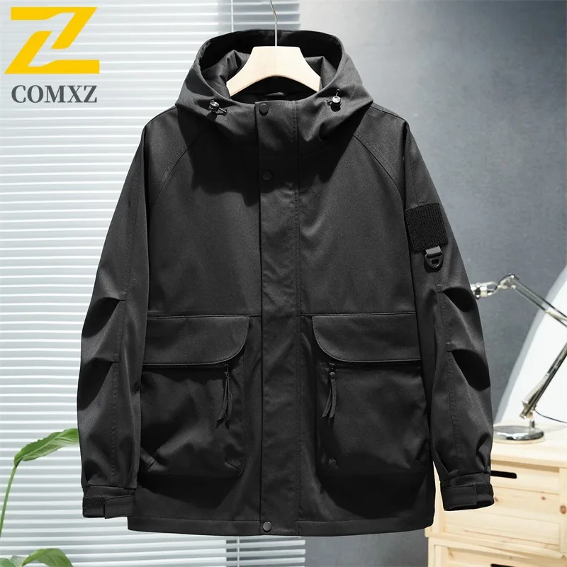 

COMXZ Мужская куртка с капюшоном 2025 г. Модная модная уличная куртка для кемпинга, путешествий, пешего туризма, осенняя куртка, легкая ветровка