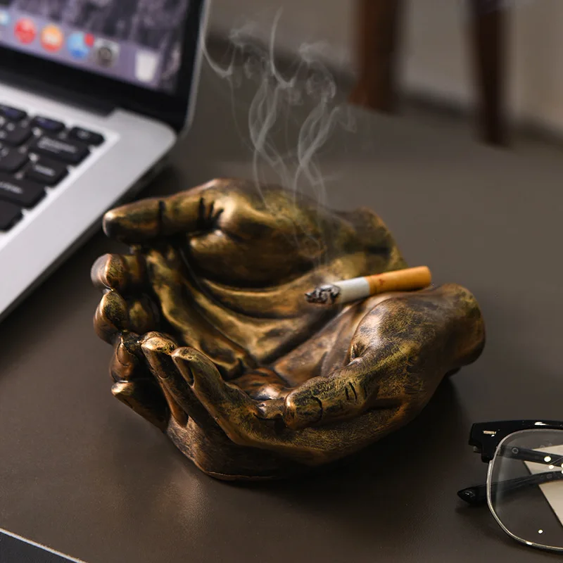 

Creative hand-held ashtray home light luxury personality trend living room high-end smoke tray office desktop home decoration
