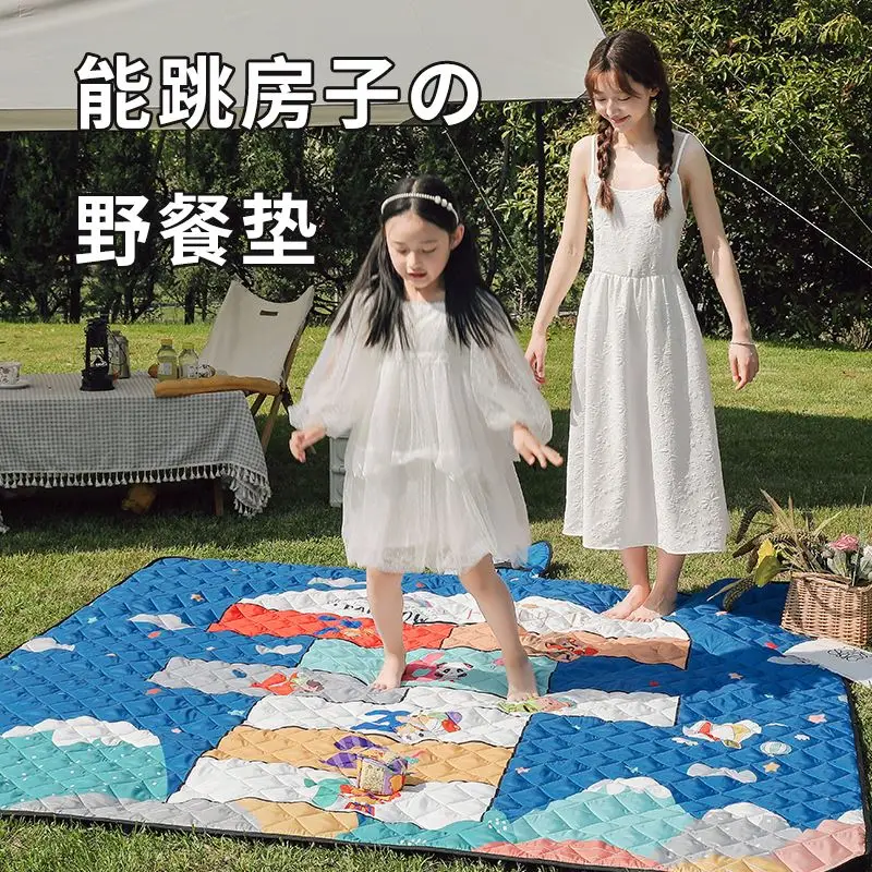 Picnic mat, moisture-proof mat, thickened outdoor floor mat, portable seat cushion, foldable outdoor camping and picnics