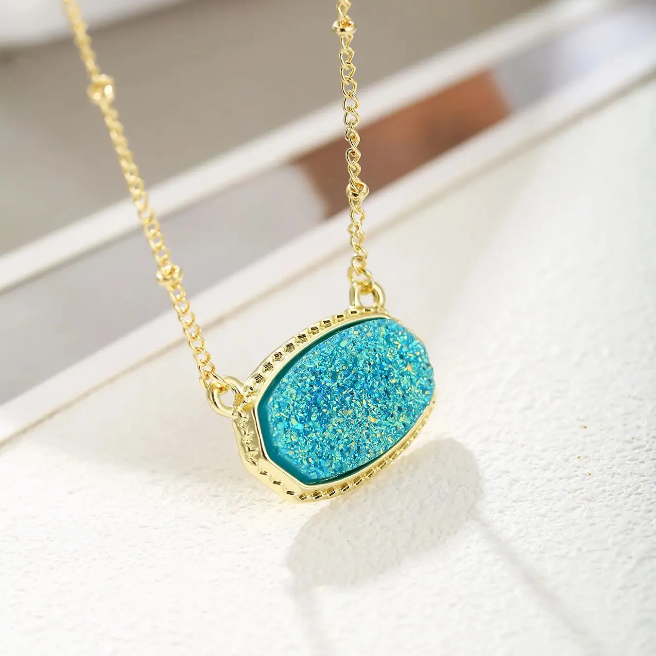 Simple Temperament Golden Resin Imitation Crystal Cluster Oval Necklace Collarbone Chain