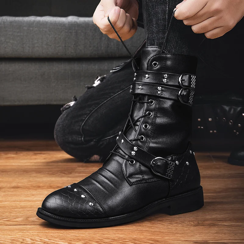 New Trend Rivet Black Pointed Motorcycle Boots Man Comfortable Leather High Boots Men Warm Plushed Winter Shoes Botas de hombre