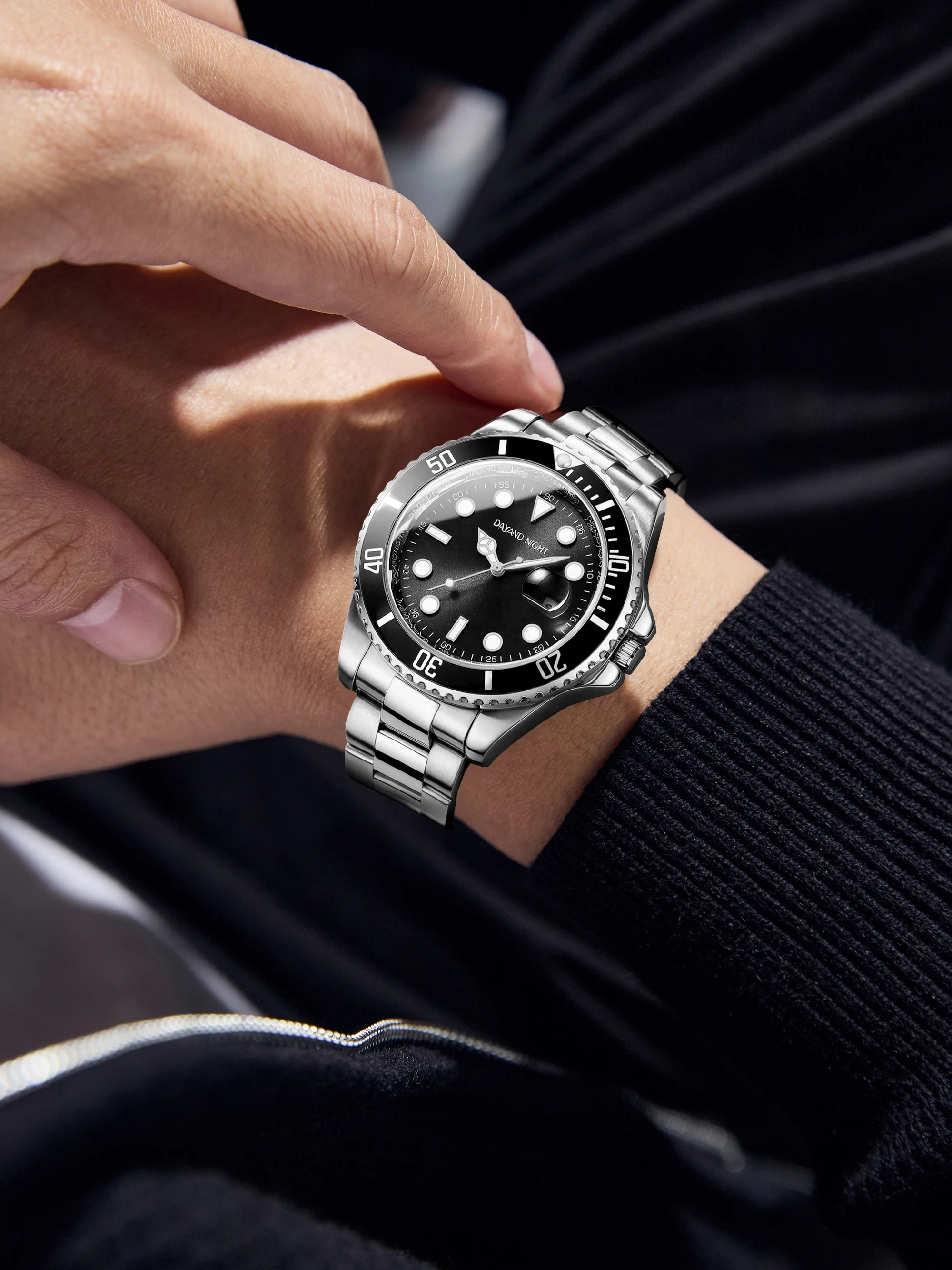 【DENHO E NOITE】Relógio masculino clássico premium com pulseira de aço inoxidável, fuso horário duplo, exibição de data e função luminosa.