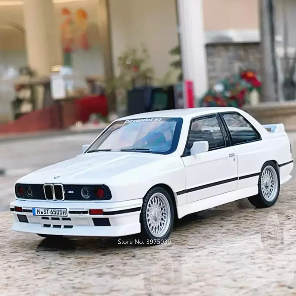 1:24 Legering BMW M3 Speelgoedmodel Miniatuur Legering Auto met rubberen banden Trek licht Muziekvoertuigen Model voor jongens Collectiecadeau