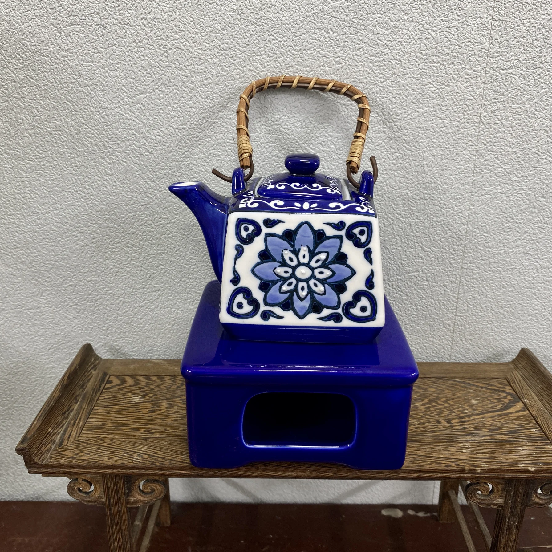 Adornos de cerámica de maceta cuadrada azul y blanca, medio hechos a mano, pintados a mano, con esmalte azul para comercio exterior