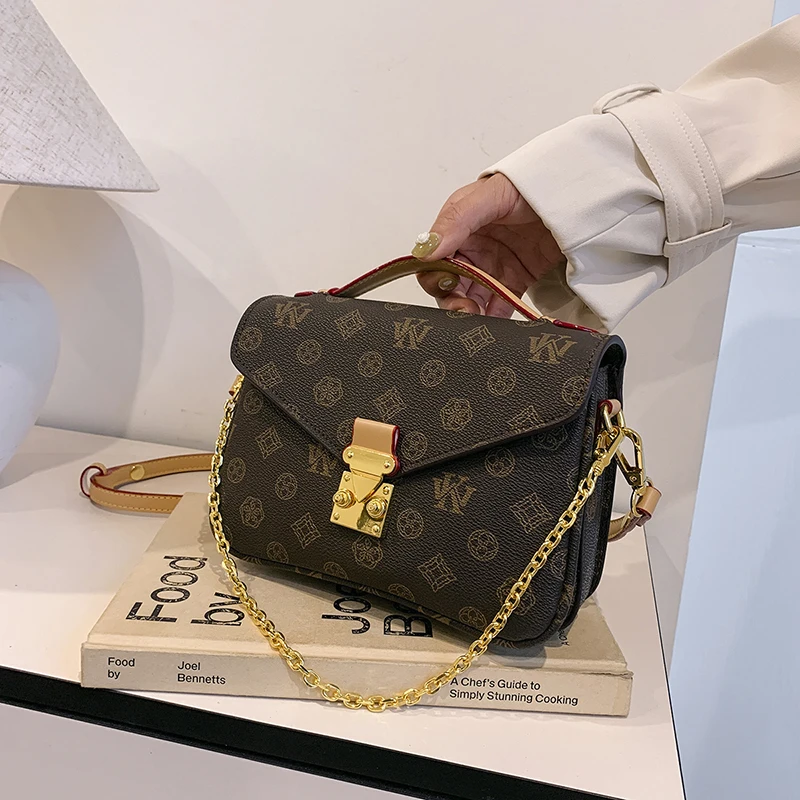 

Fashionable Parisian Crossbody Bag Retro Minimalist Design Textured Leather Large Capacity Shopper With Chain