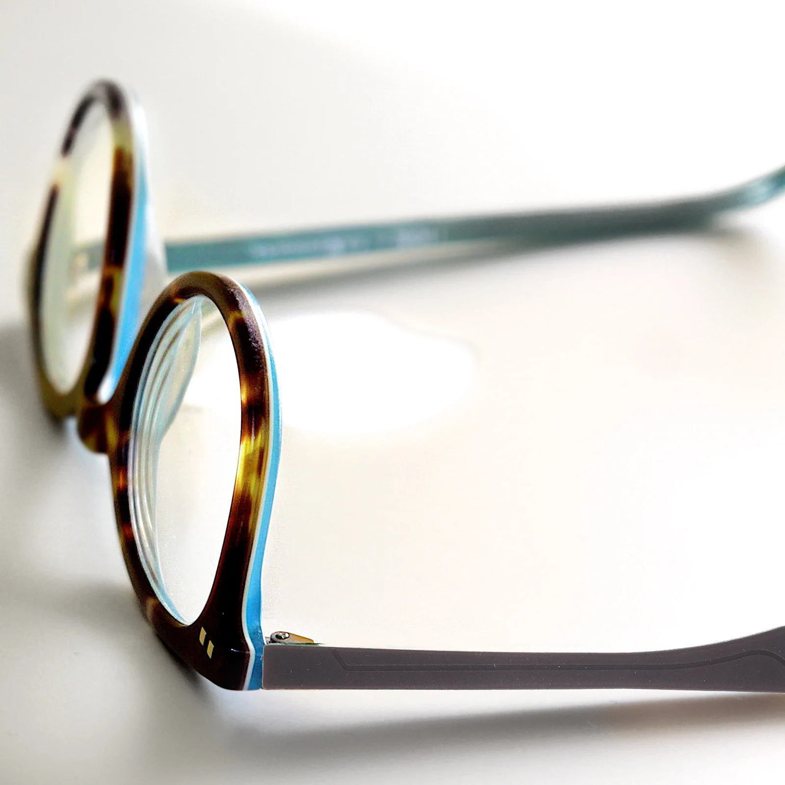 

1 Pair Silicone Glasses Temple Tips Replacement Non-Slip Eyewear Leg Sleeves For Thin Metal Frames Dark Brown Cover