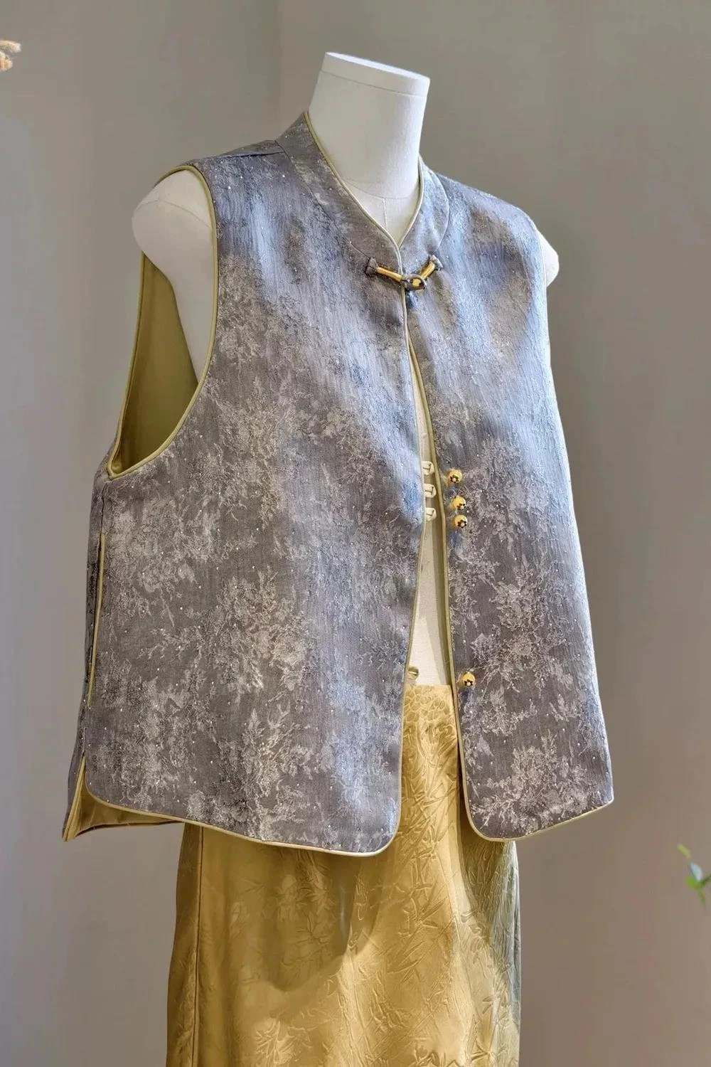 

2025 chinese style advanced sense temperament vest youth elegant women's autumn thin vest stand collarimproved tang suit singlet