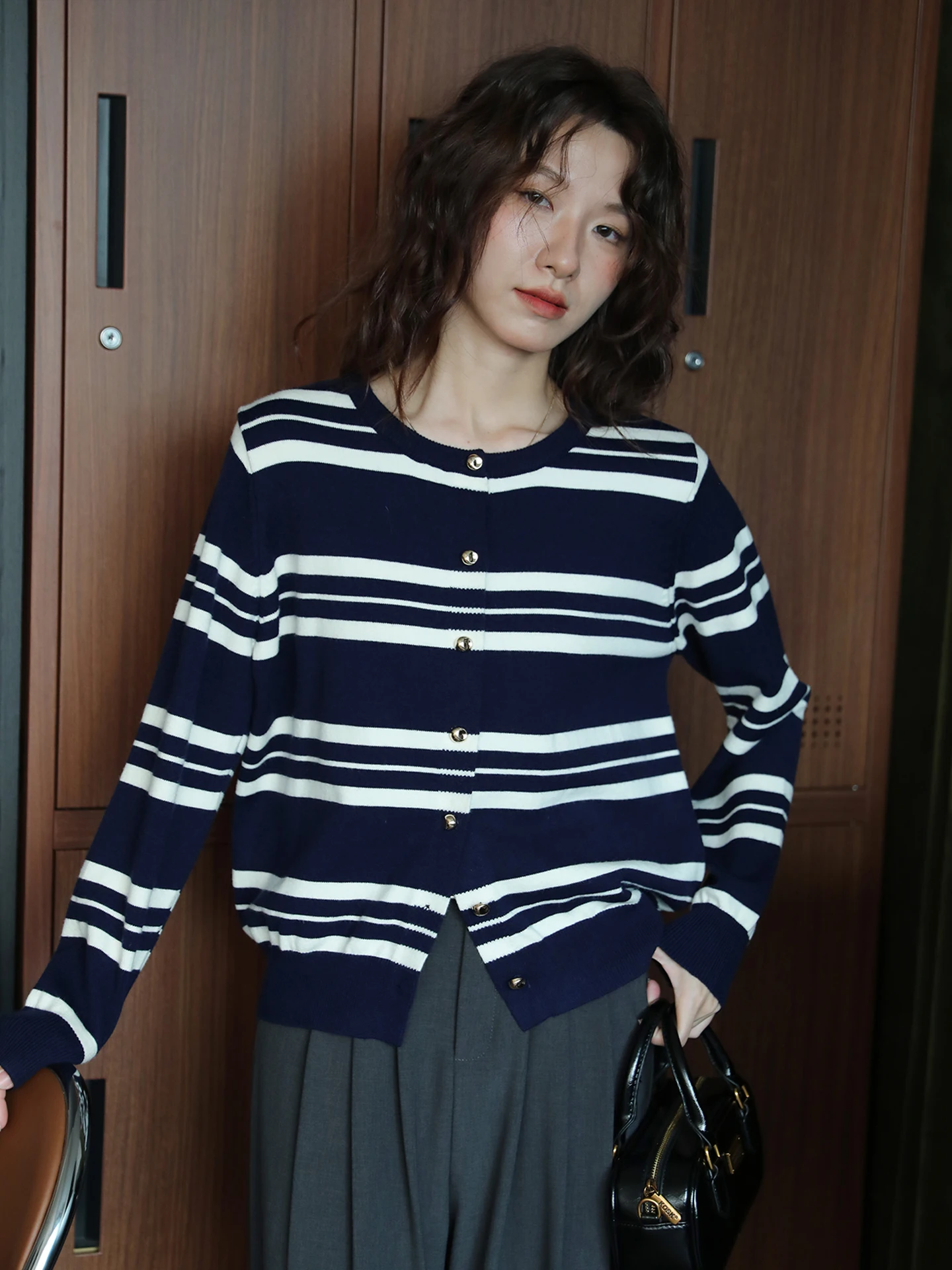 

Вязаный свитер в полоску в стиле ретро, женский длинный открытый кардиган све, новый простой утягивающий топ, свободный крой для поездок на работу