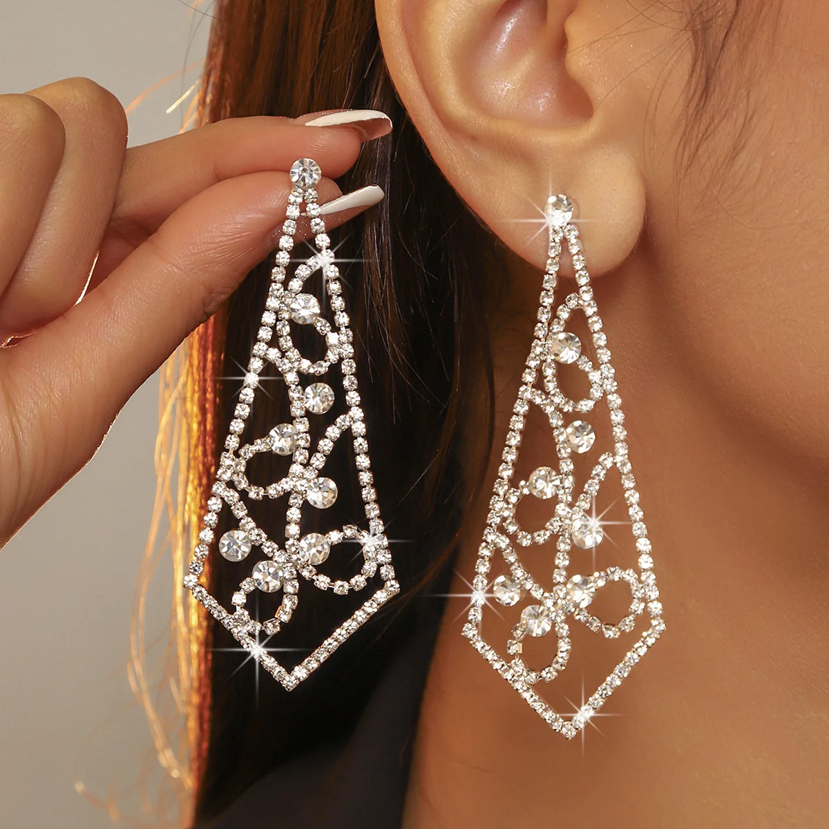 Imported rhinestones, all-copper rhinestone stud earrings, geometric hollow earrings, star tassel earrings of the same style, wo