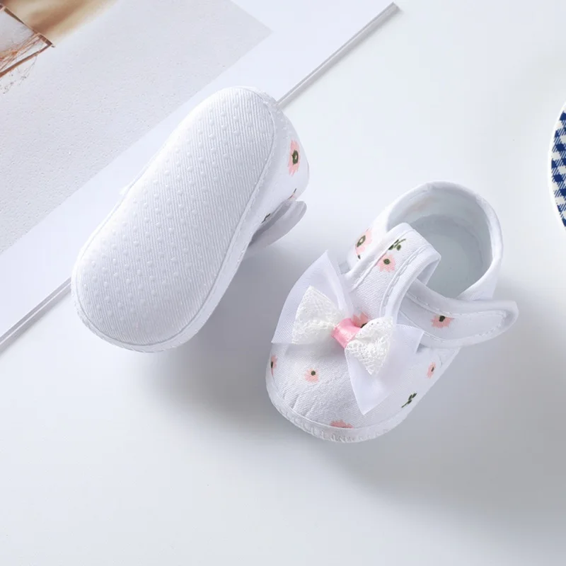 Zapatillas con decoración de flores para niña, suela suave y cómoda para recién nacidos y bebés (0-8 meses)