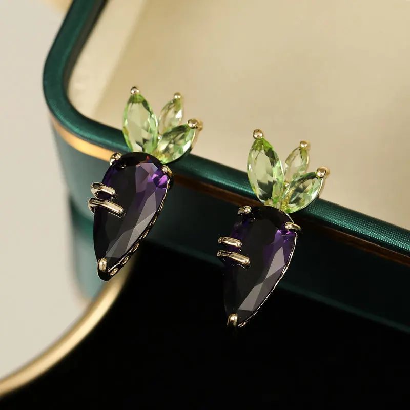 Coração feminino, brincos de frutas simples, design moderno e de nicho, brincos de cenoura de zircônia sofisticados e transparentes