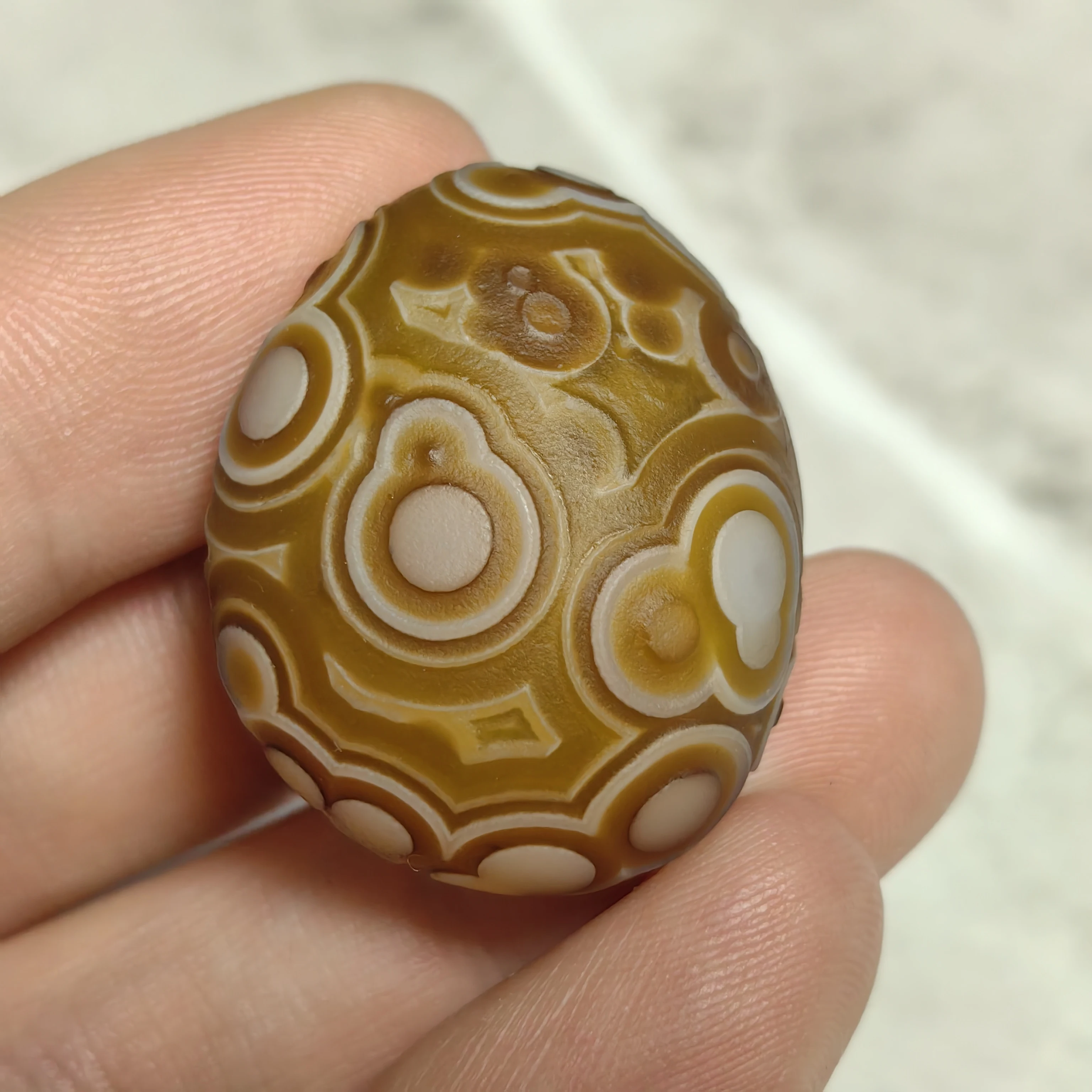  Natural Eye Agate Worry Stone Healing Crystal for Meditation Stress Relief, Energy Work，Against Negativity & DIY Jewelry Decor