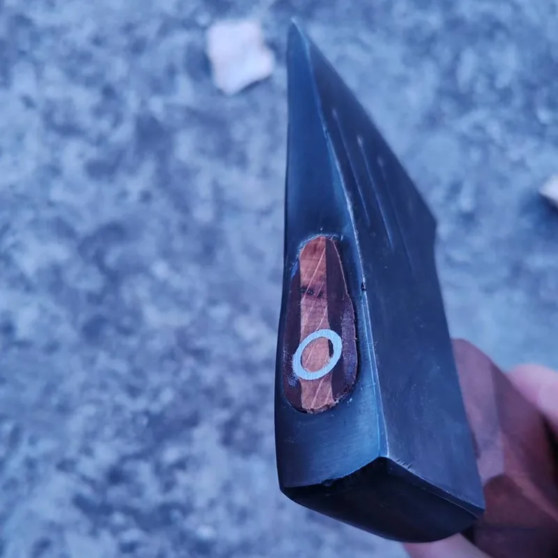 Outdoor-Axt, Stahl-Handaxt für Brennholz, multifunktionaler Beil, Campingzubehör, schwarzer Walnuss-Griff, professionelle taktische Axt