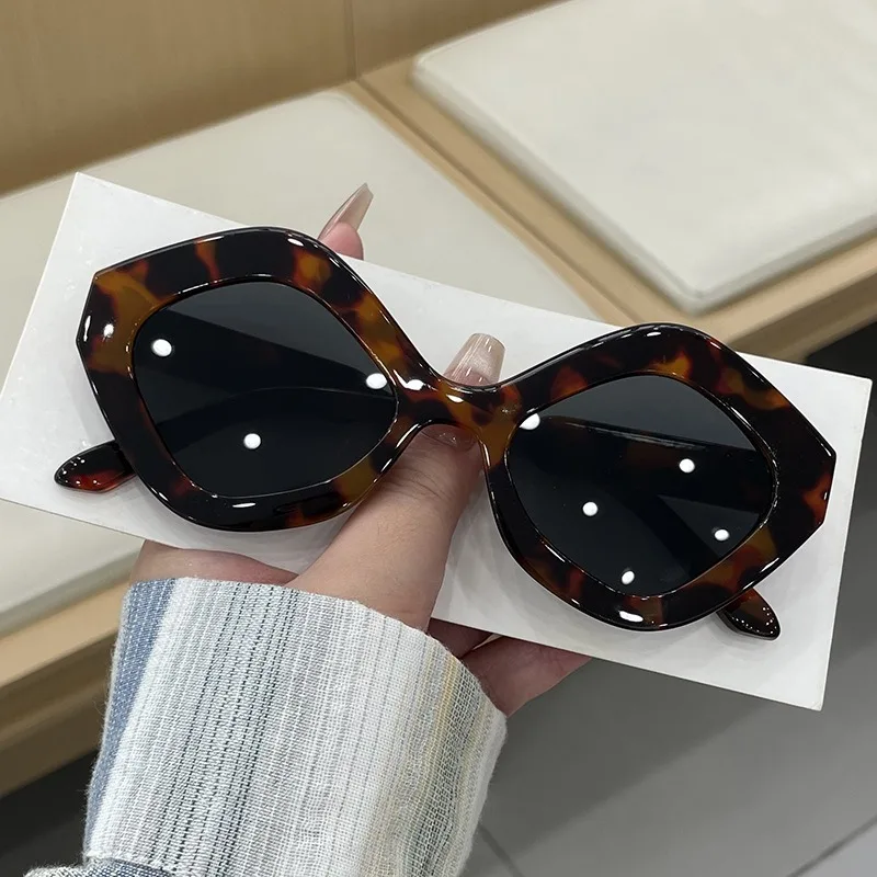 

Classic Vintage UV380 Sunglasses Women Glasses Female Outdoors Eyewear Sunglass Luxury Women's Eyepieces