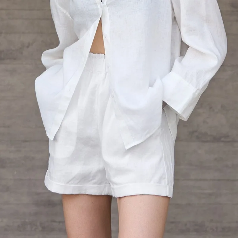 

100% льняные женские шорты свободного кроя, новинка лета 2026, с эластичным поясом, белые, модные, с подвернутым краем, повседневные